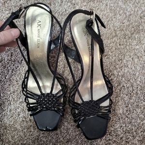 Anne Klein strappy herls